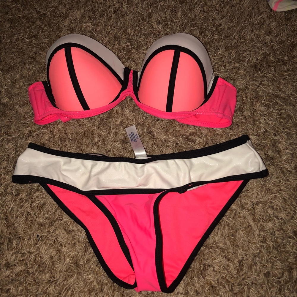 Rue 21 suit. Size large too. Small bottom